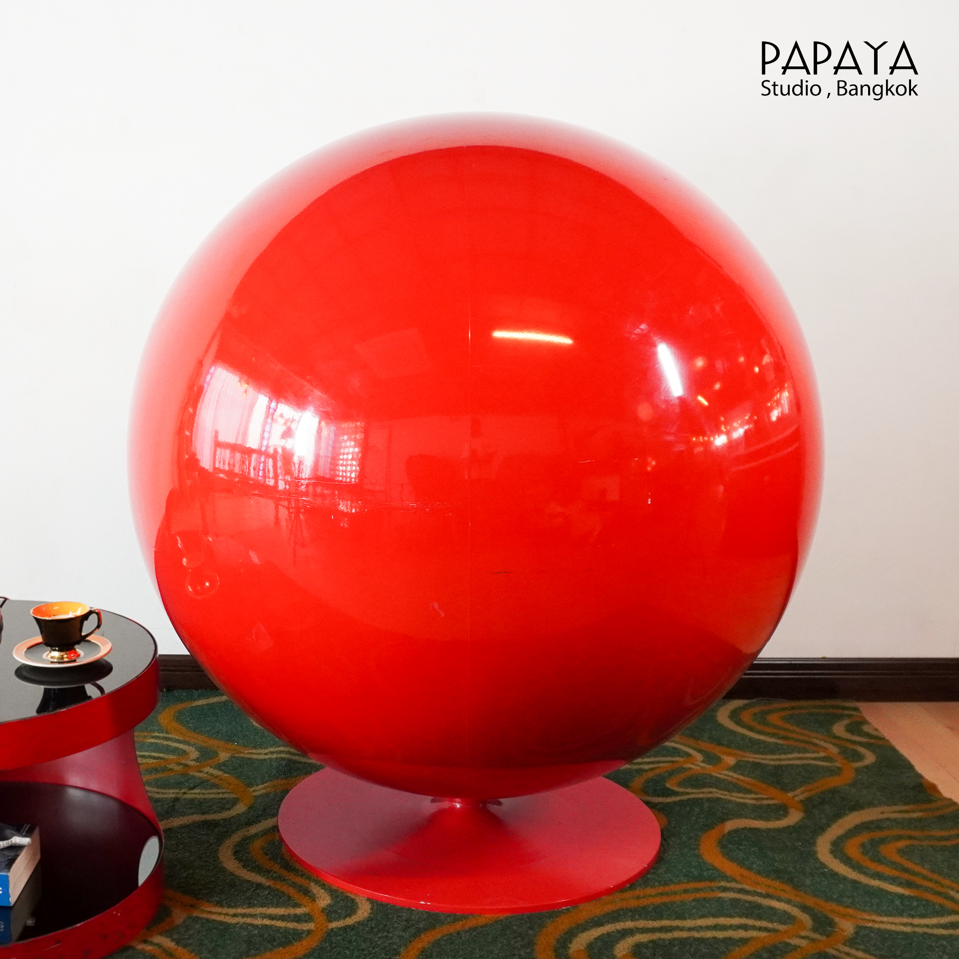 Red sphere swivel chair - Image 4