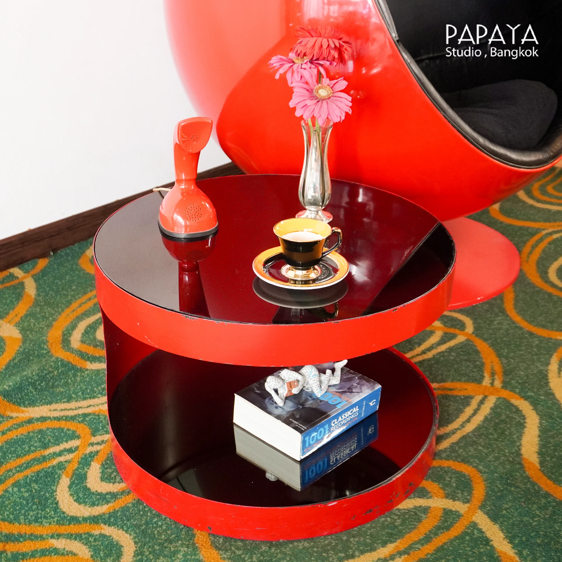 Side table bent top glass