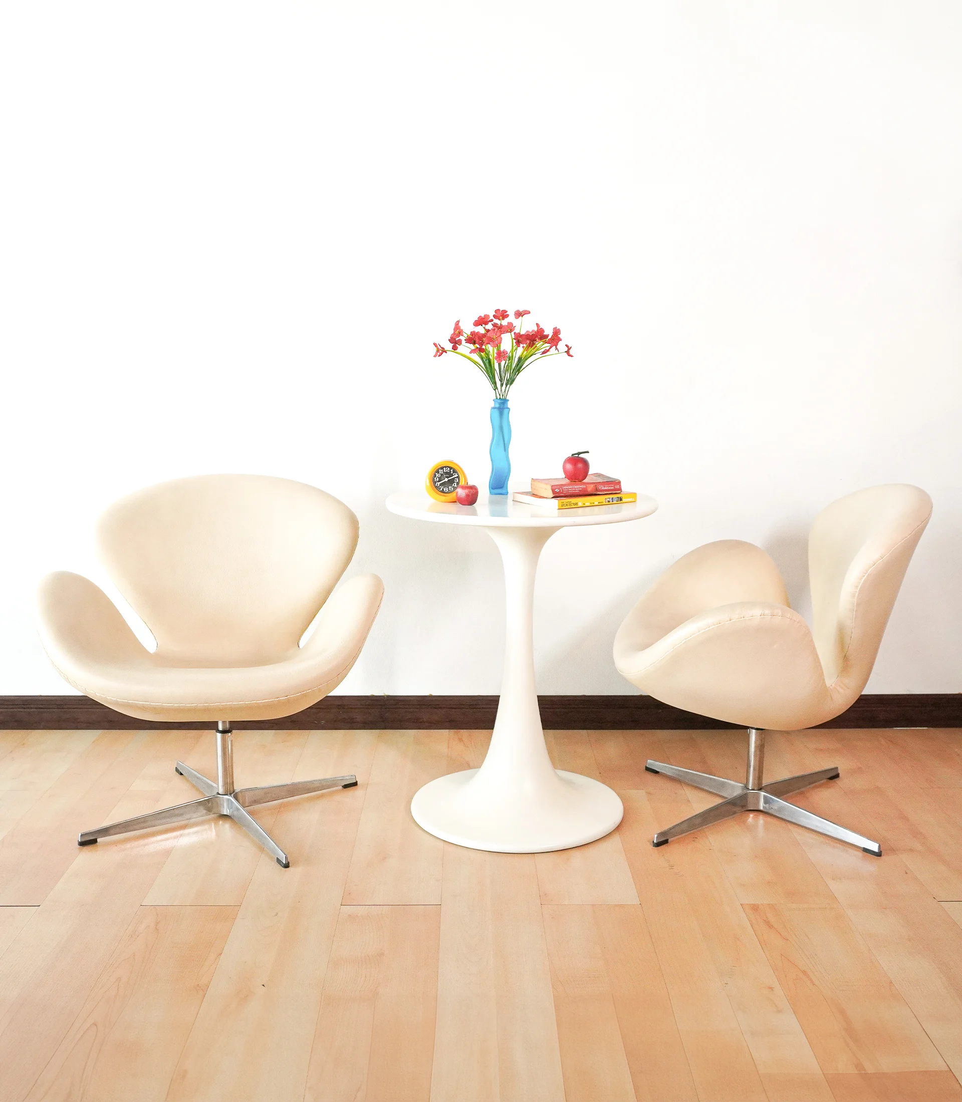 Swan Chair in White Leather - Image 10