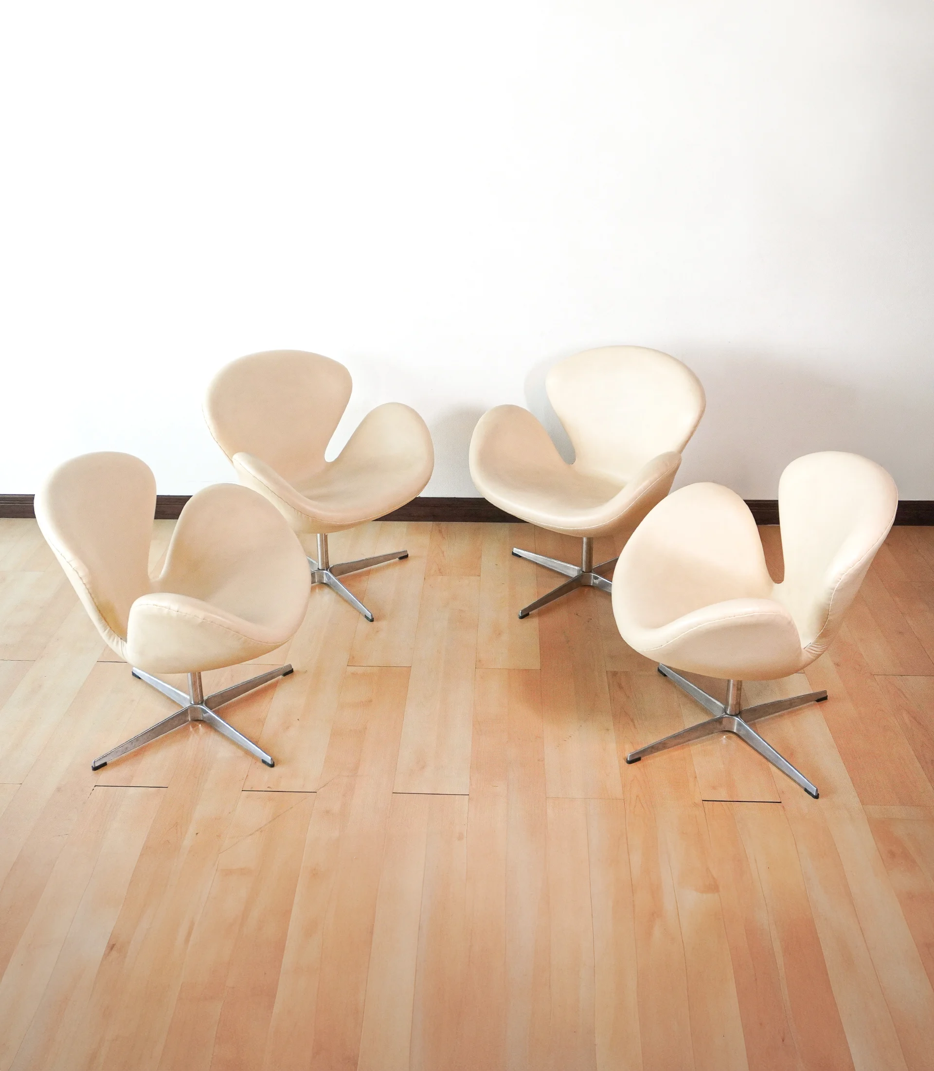 Swan Chair in White Leather - Image 8