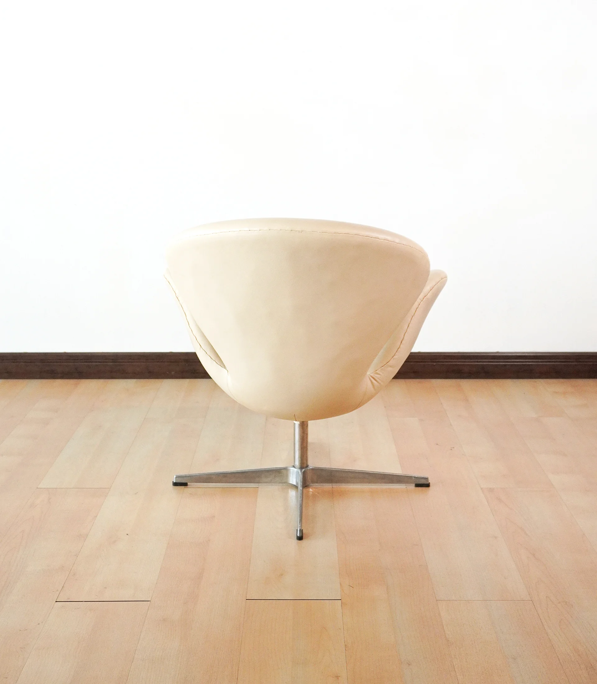 Swan Chair in White Leather - Image 6