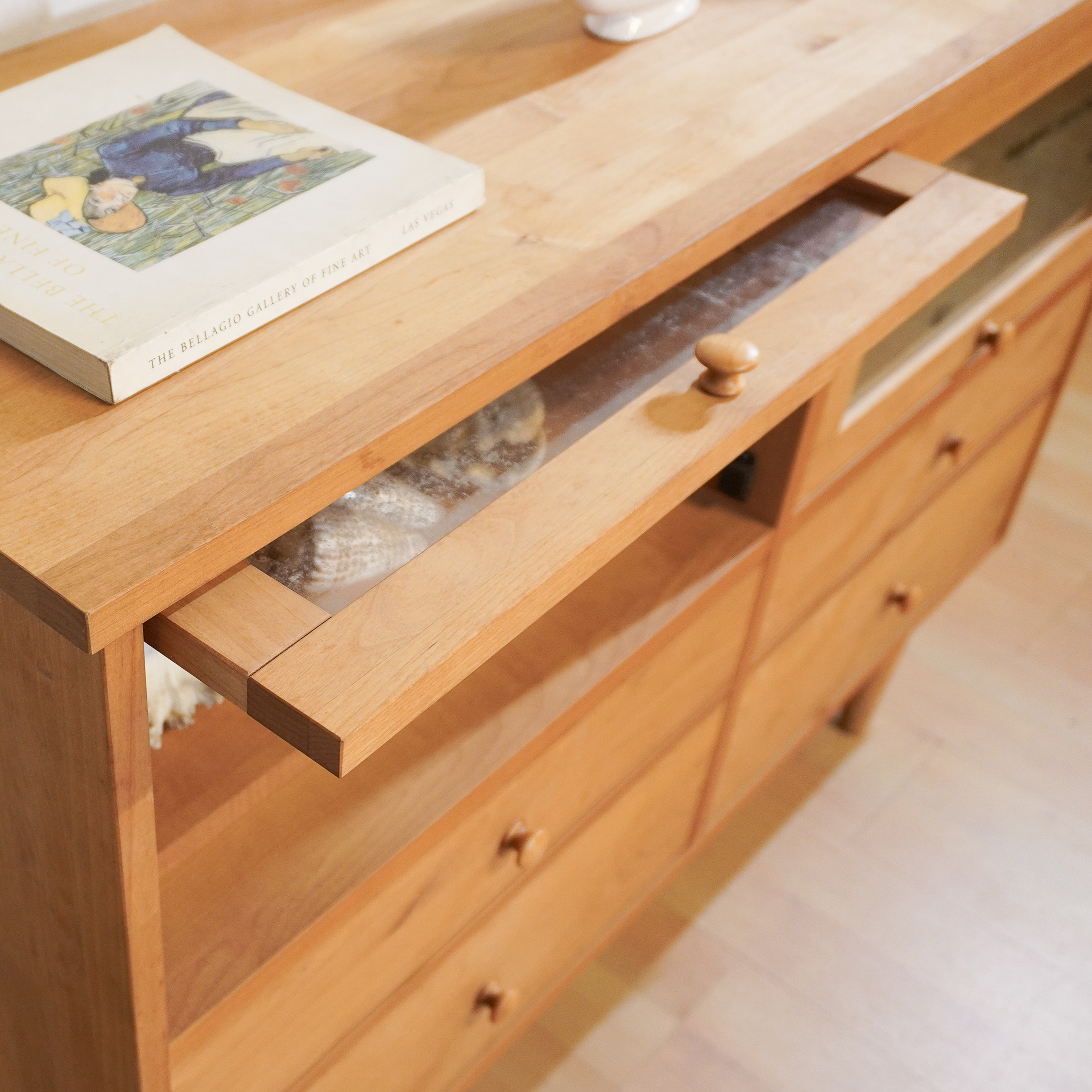Display Cabinet Nordic Solid Wood 4-drawer - Image 5
