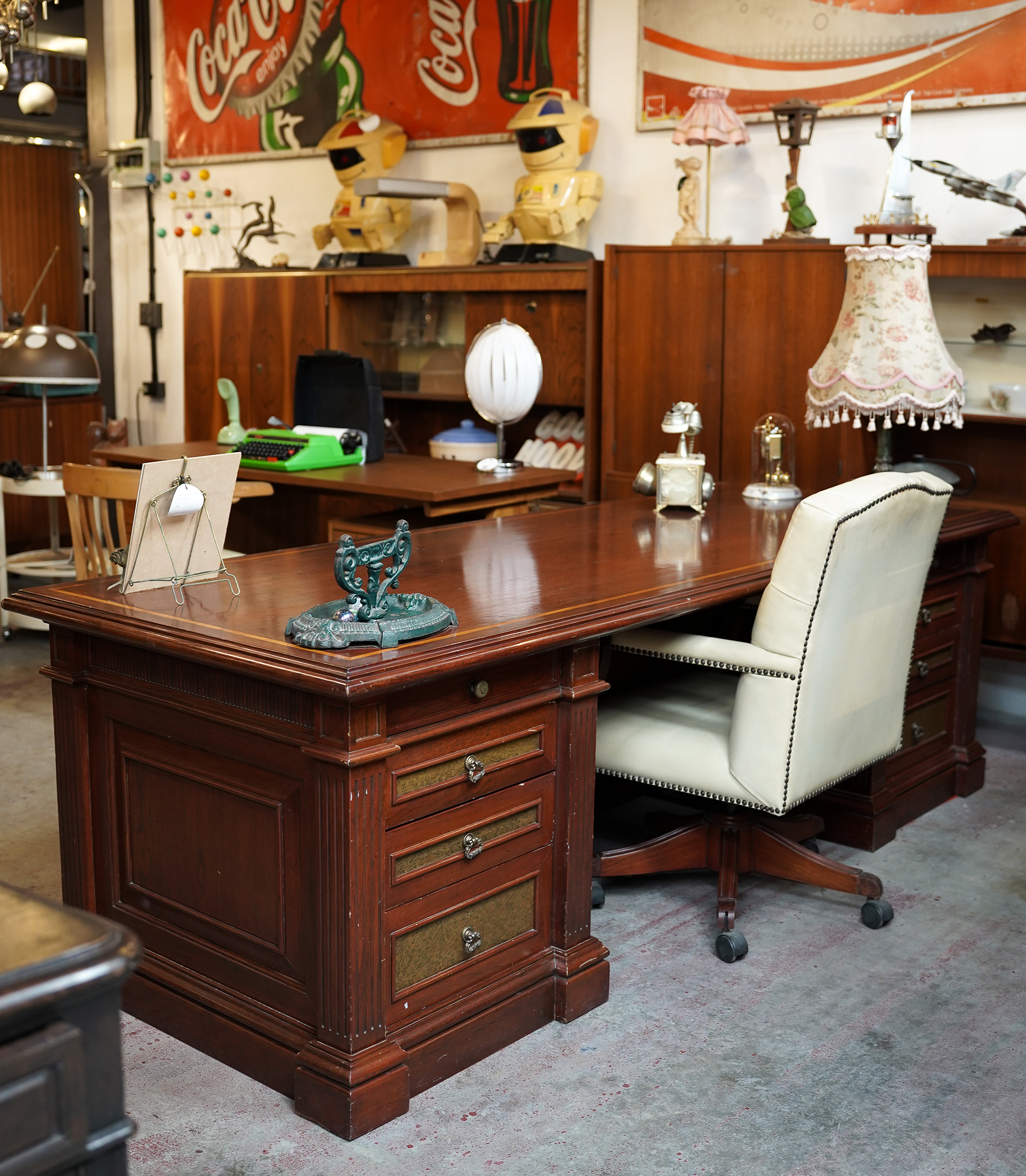 Classic Executive Desk - Image 3
