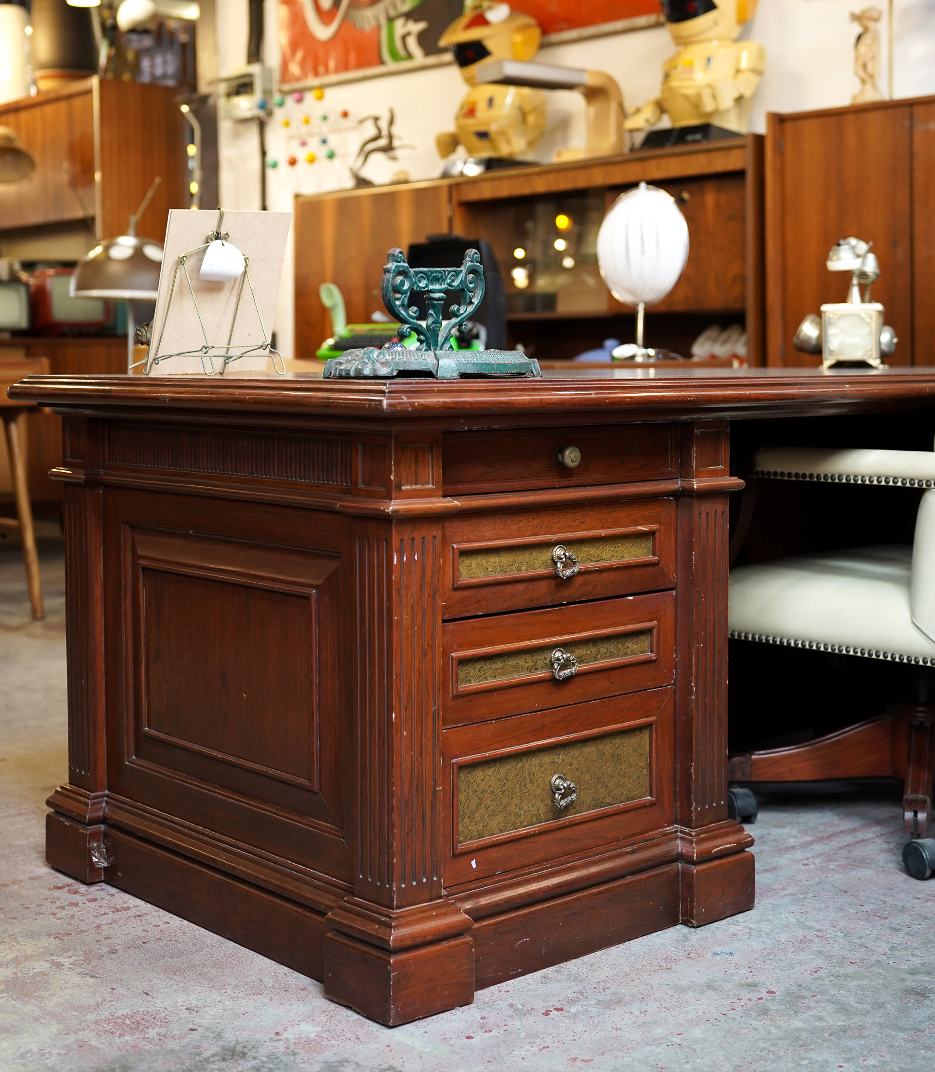 Classic Executive Desk - Image 5