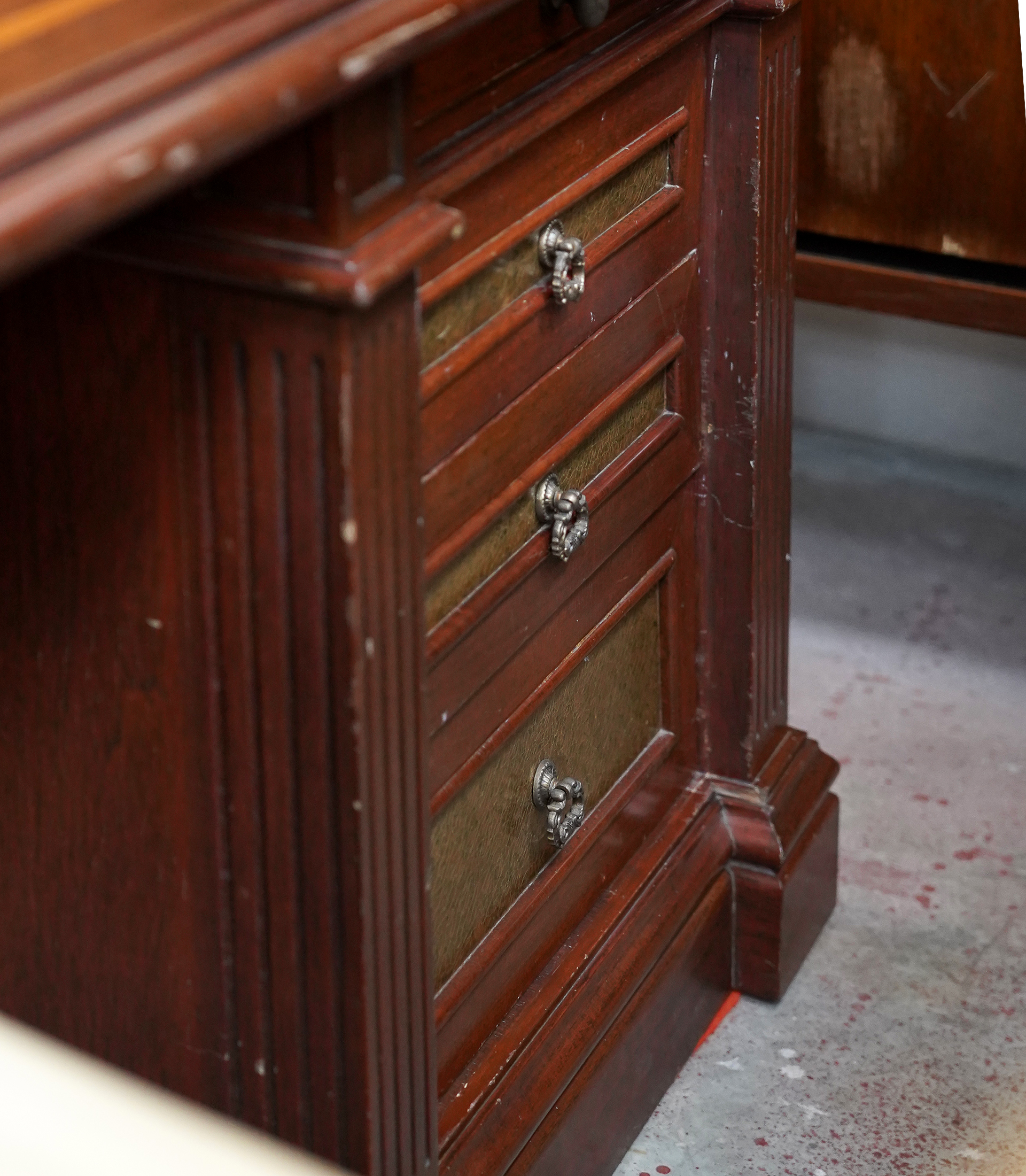Classic Executive Desk - Image 4