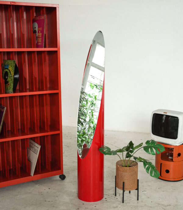 Lipstick Floor Mirror in Glossy Red