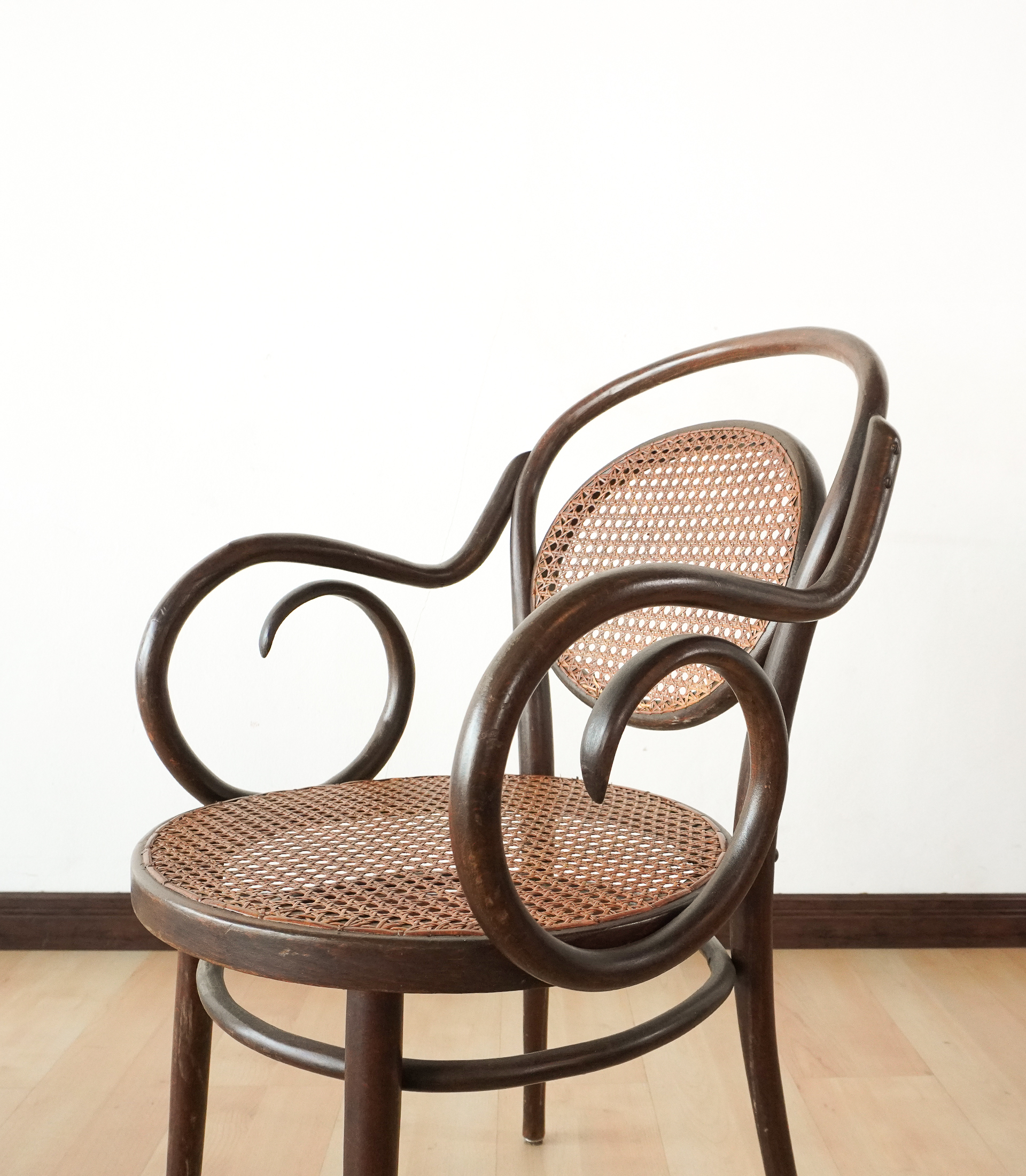 🪑 Antique Bentwood Armchair by Gebrüder Thonet, 1970s - Image 9