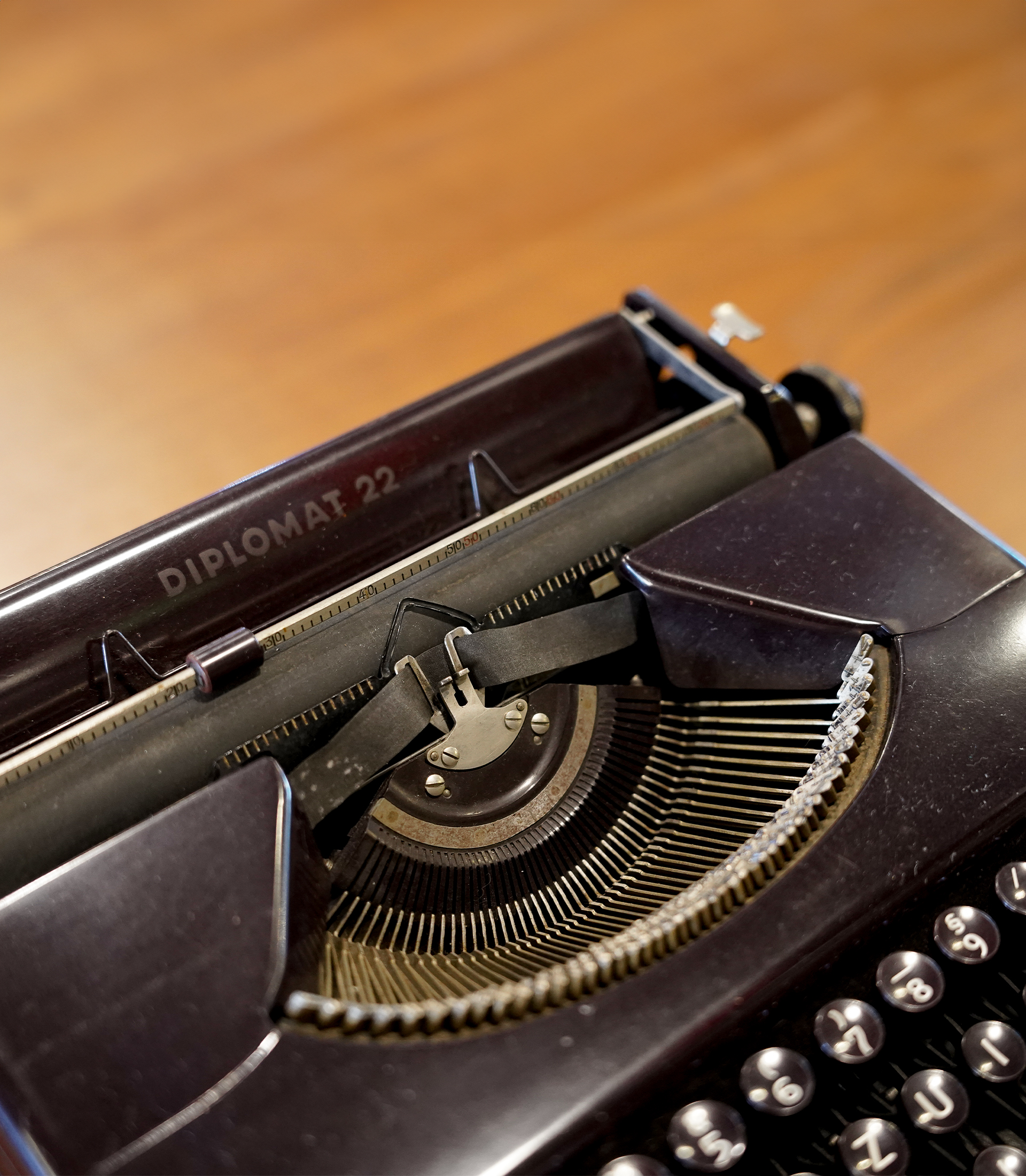 Diplomat 22 Portable Typewriter - Image 5