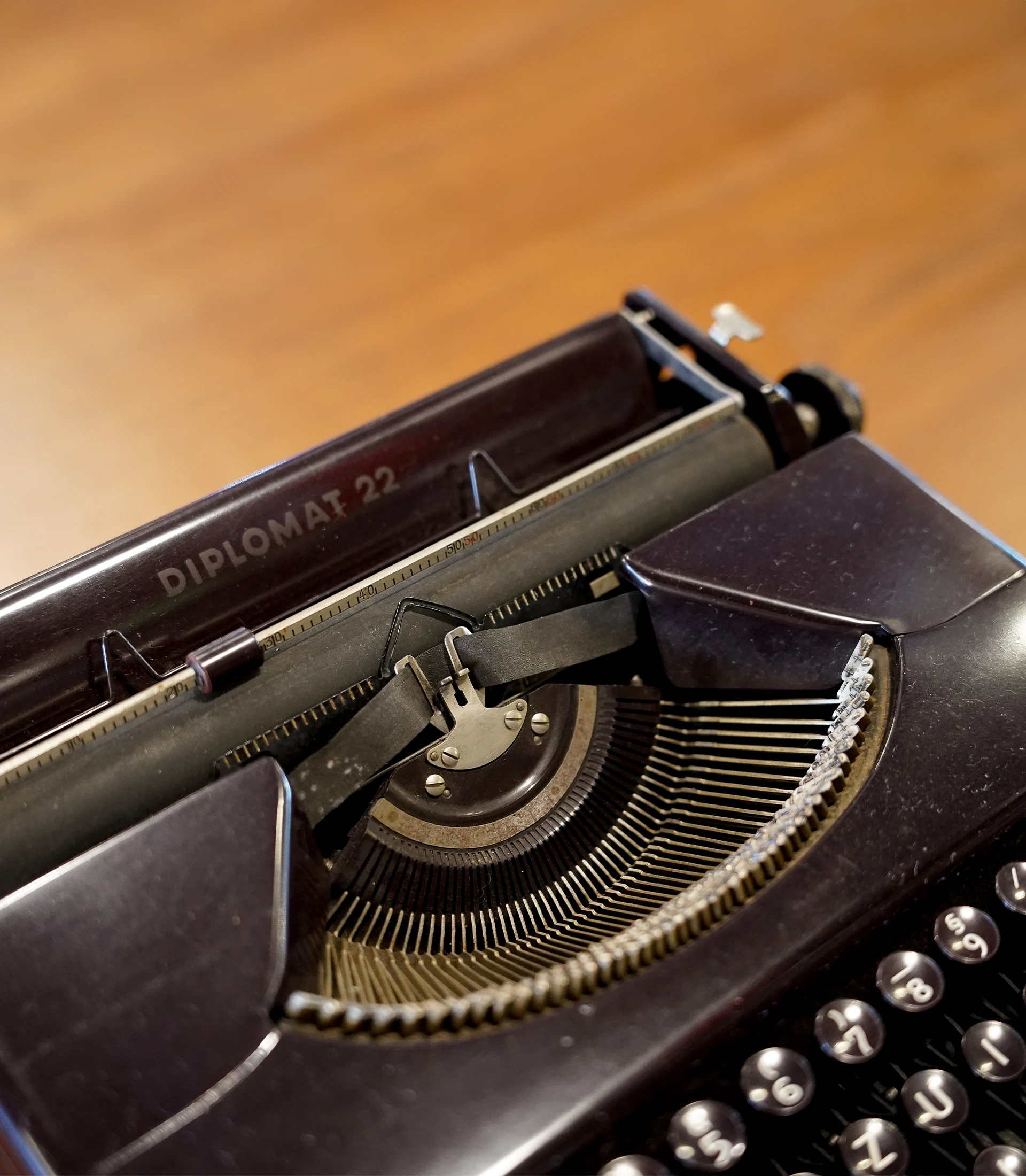 Diplomat 22 Portable Typewriter - Image 5
