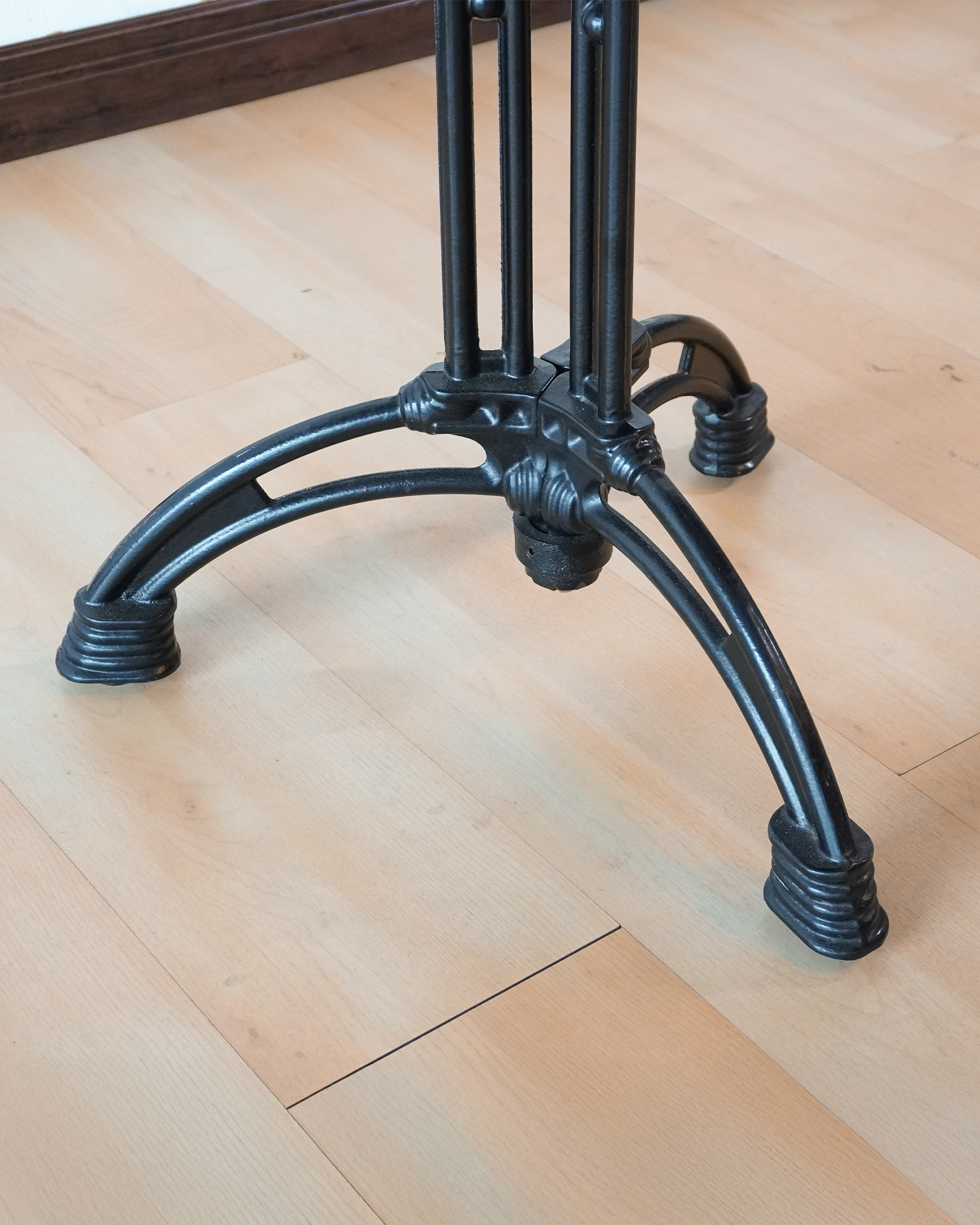 Antique-Style Round Wooden Top Coffee Table with Metal Base - Image 2