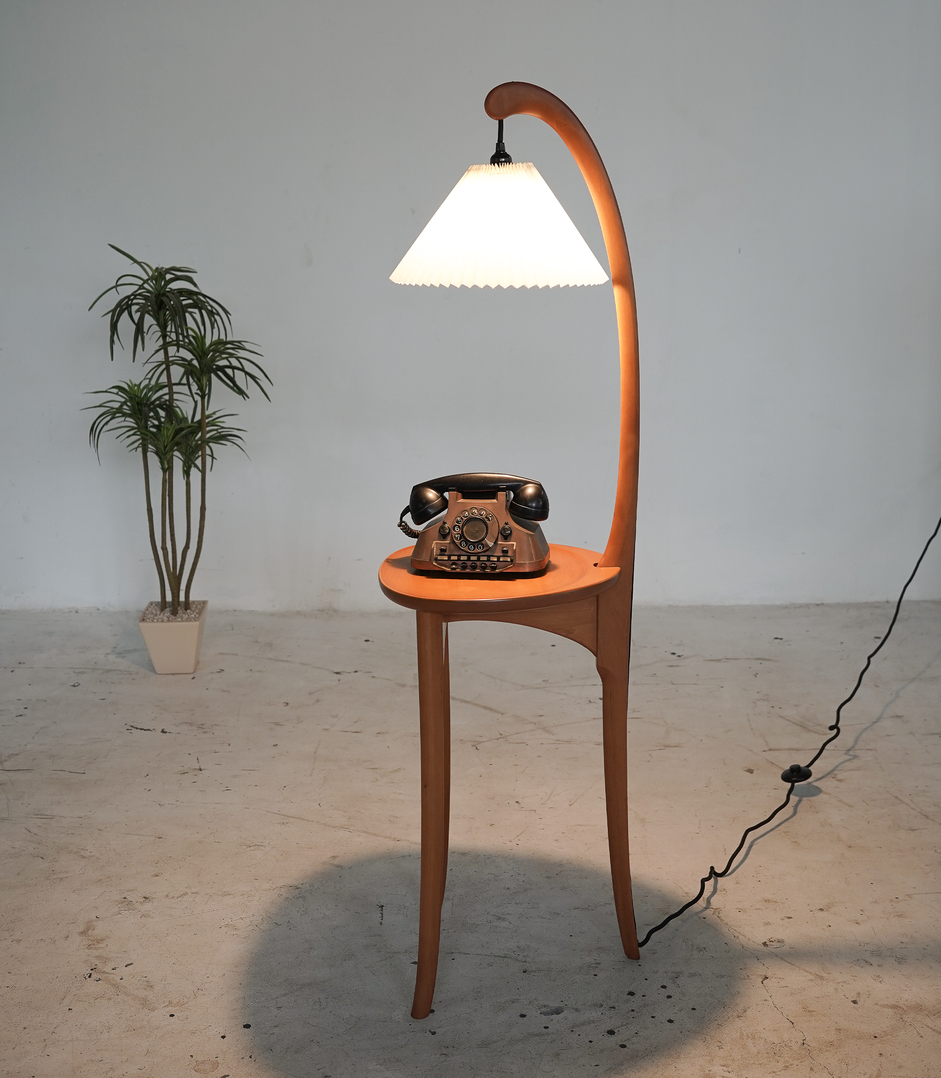 💡Side Table with Pleated Floor Lamp