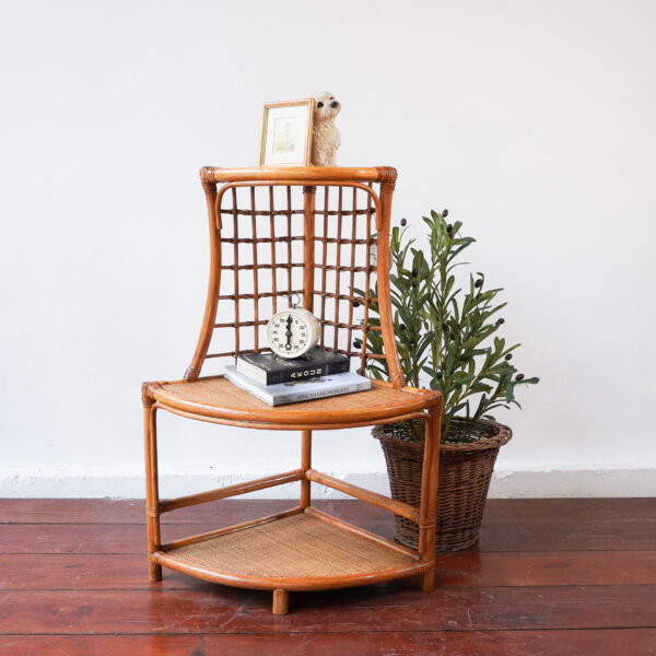 Rattan corner shelf.✨