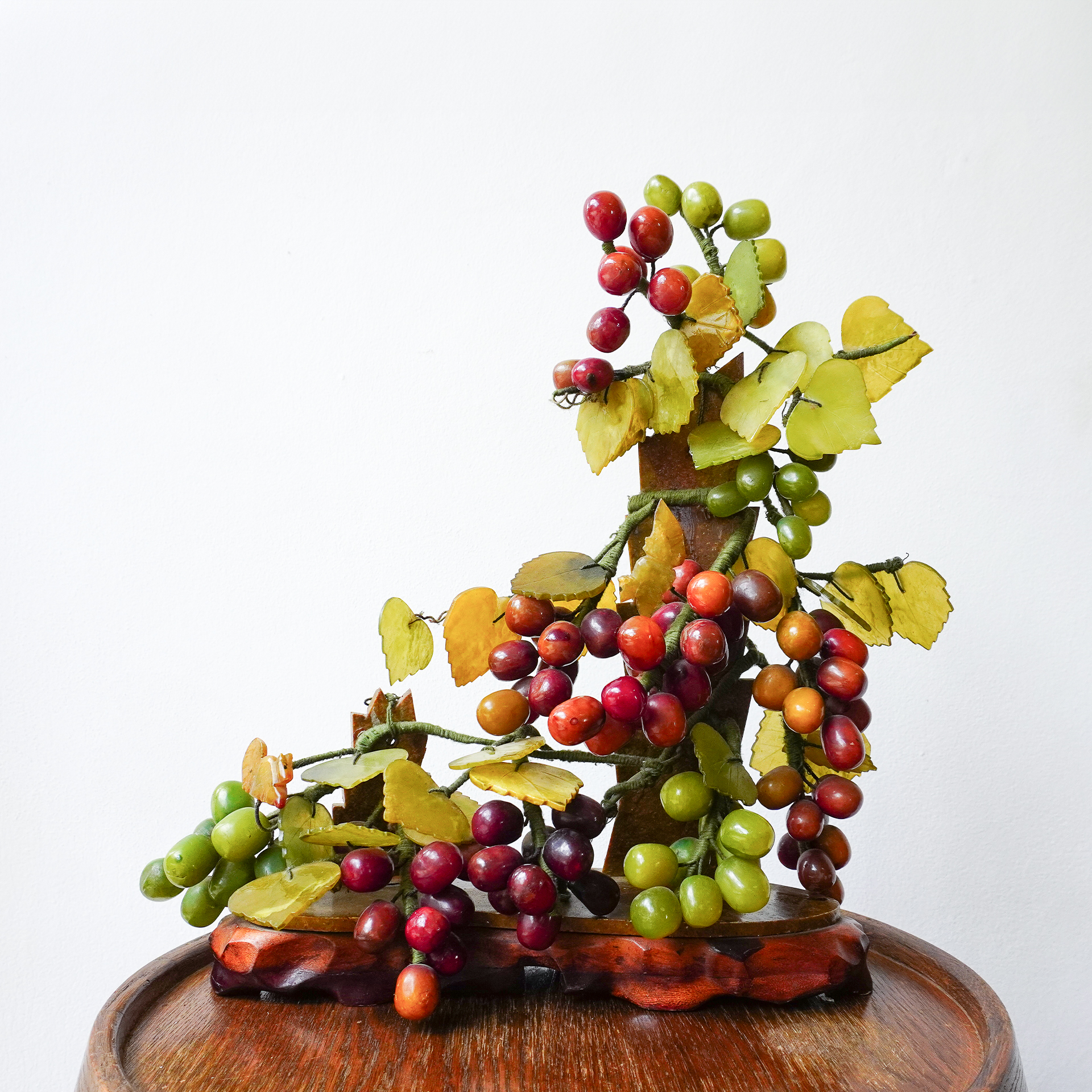 🍇 Vintage Jadeite grapes tree sculpture.