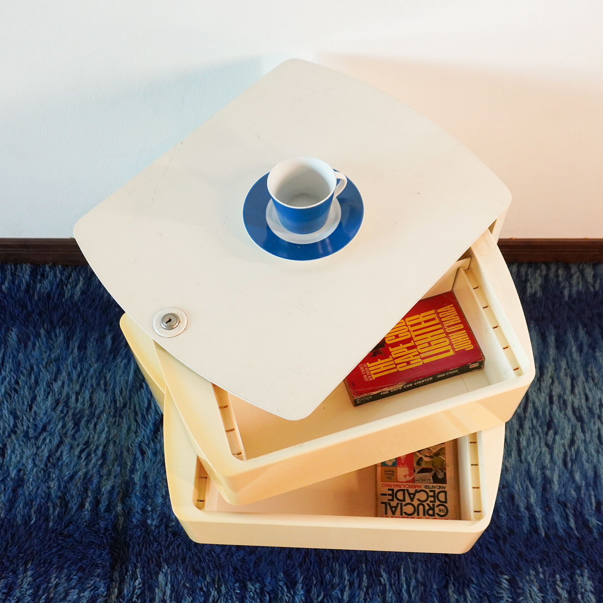 Plastic office unit. 4-drawer on casters original design. - Image 2
