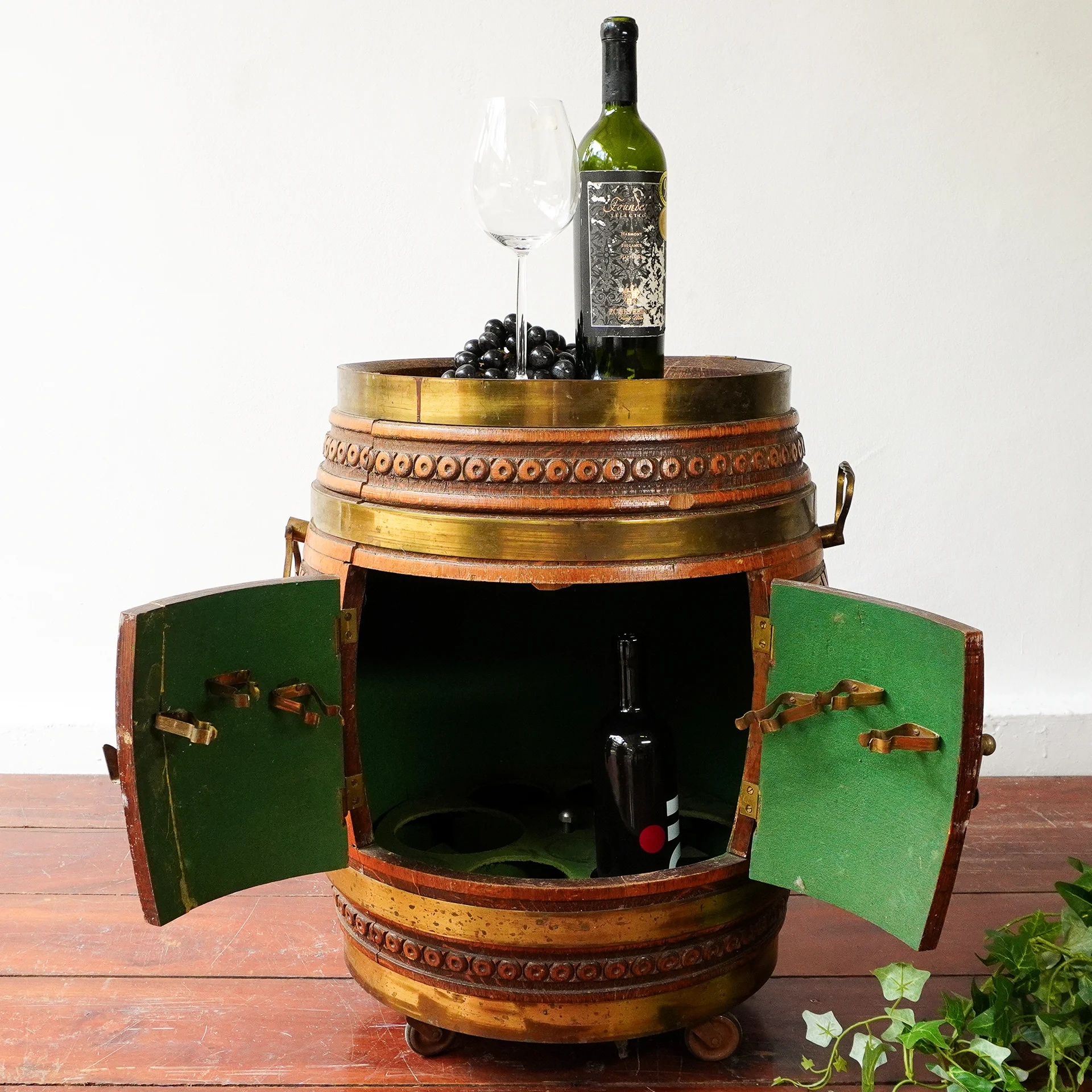 Wine barrel serving trolley - Image 2