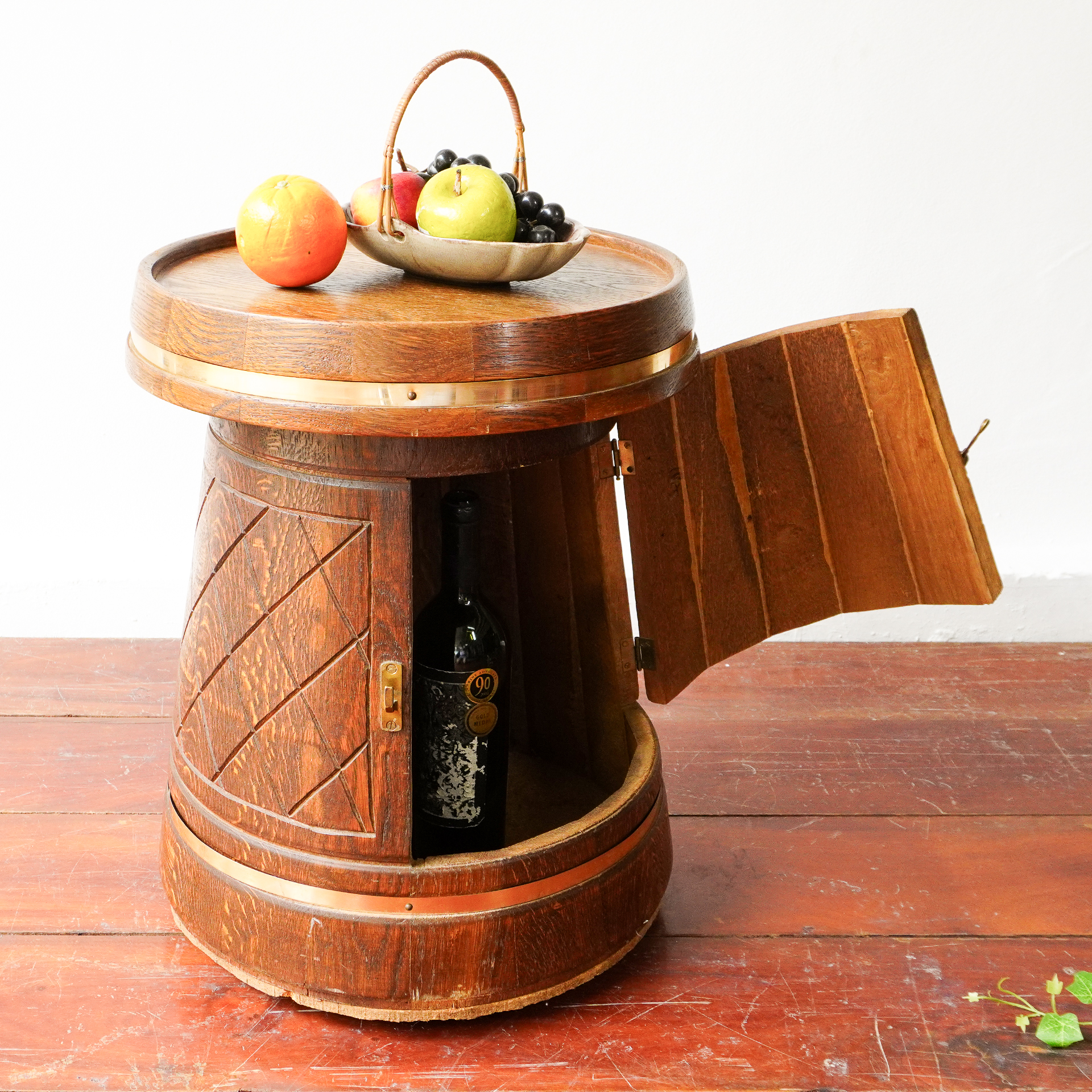 Vintage oak wood carved mini bar - Image 2
