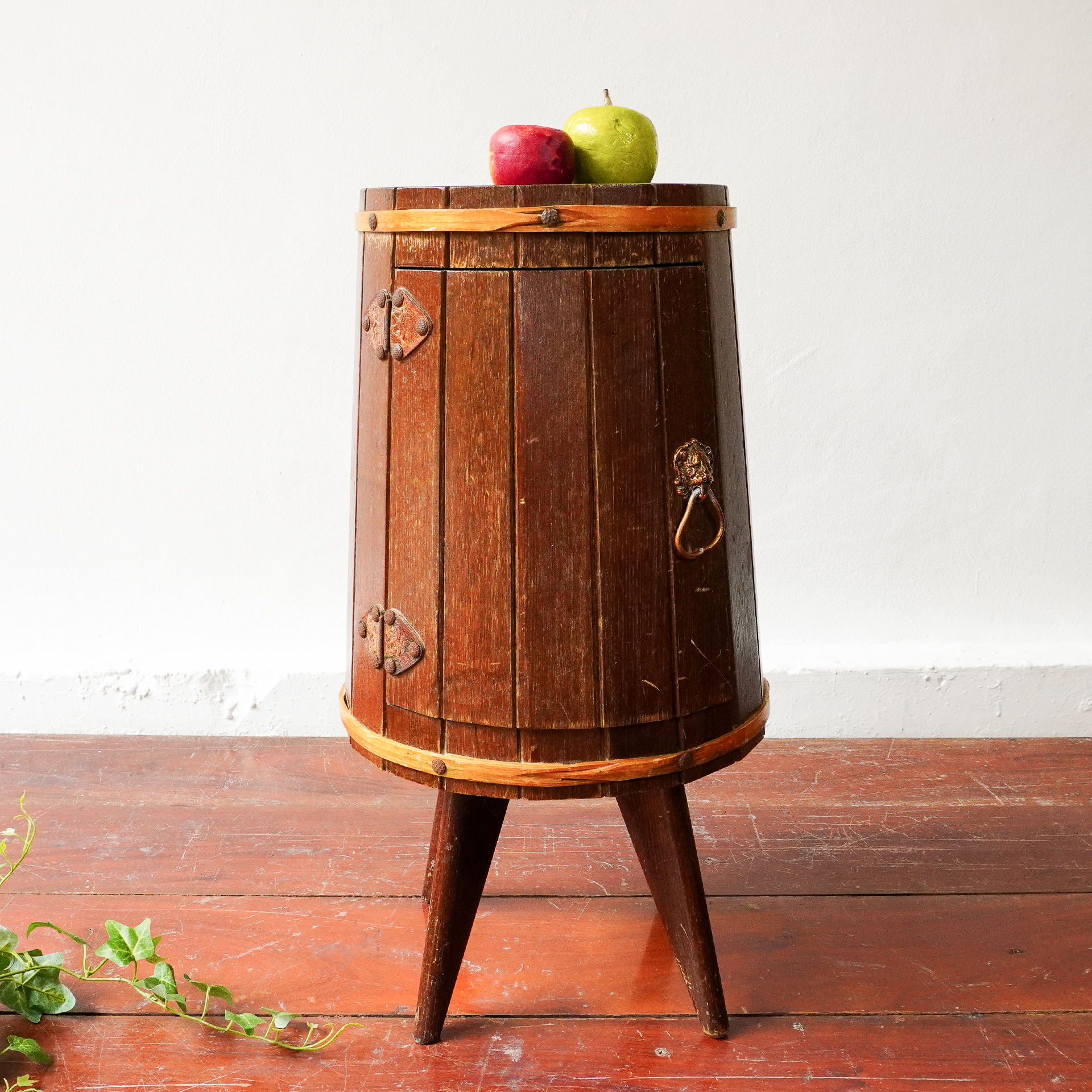 Barrel-shaped minibar in wood and bronze