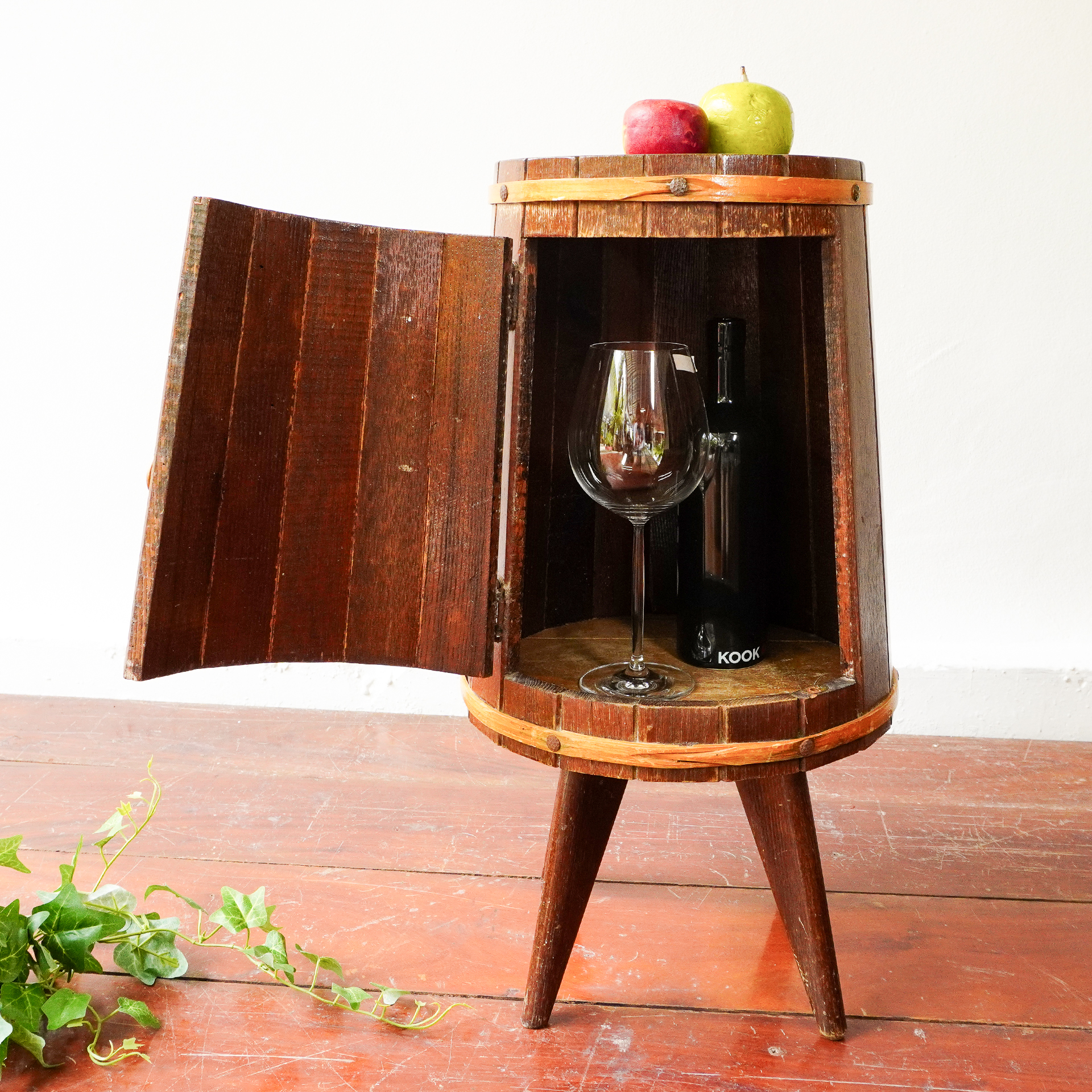 Barrel-shaped minibar in wood and bronze - Image 2