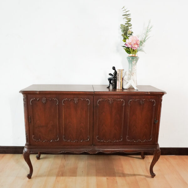 German console, turntable and tube radio in one