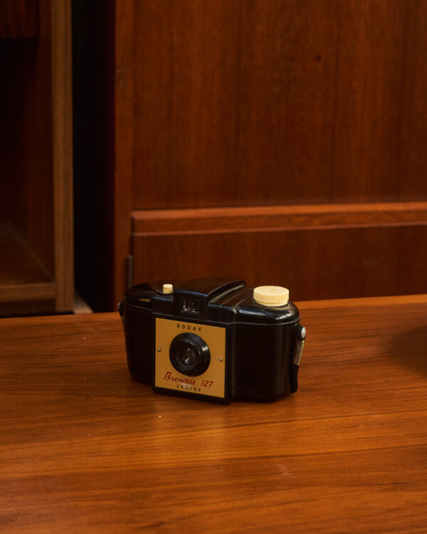 Kodak Brownie 127 camera Bakelite-type plastic snapshot 1950s