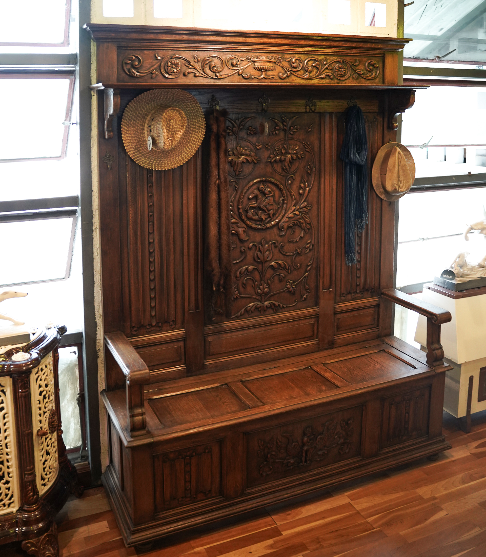 English Carved Oak Settle-Base Hallstand, England, Late 19th Century (c.1880–1900) - Image 2