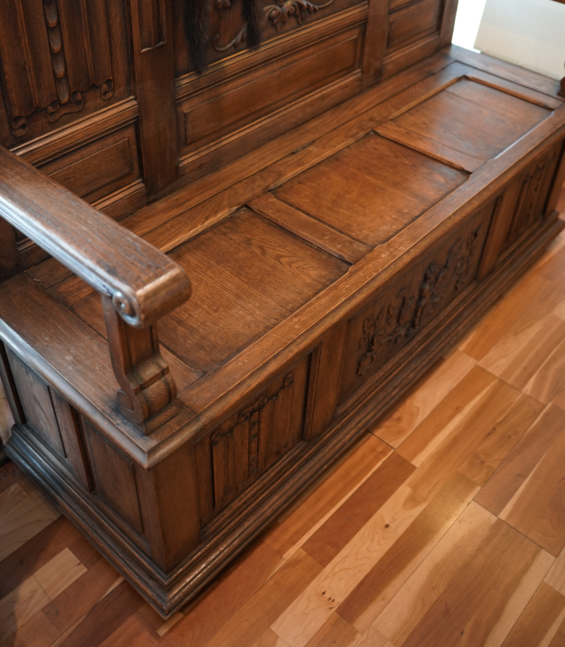 English Carved Oak Settle-Base Hallstand, England, Late 19th Century (c.1880–1900) - Image 6