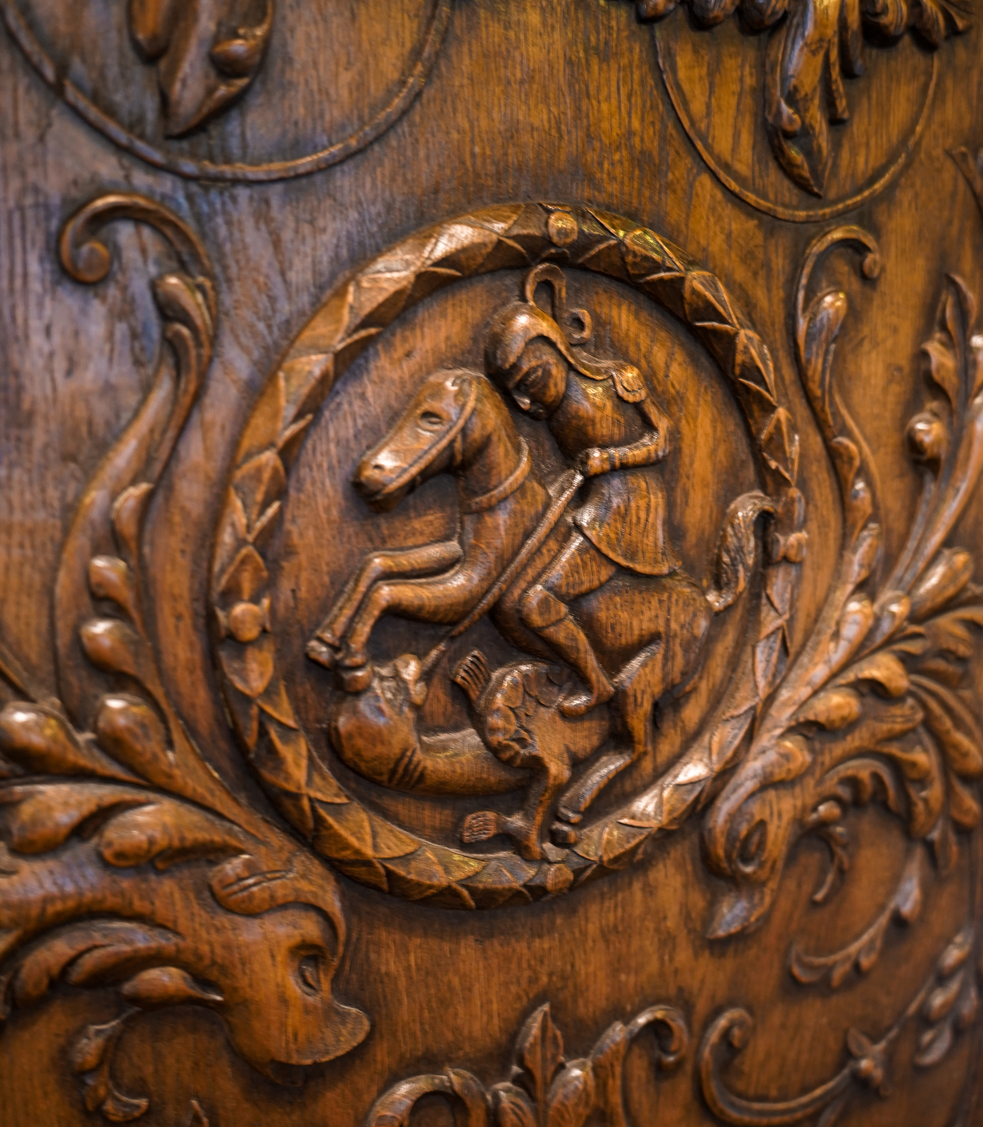 English Carved Oak Settle-Base Hallstand, England, Late 19th Century (c.1880–1900) - Image 10